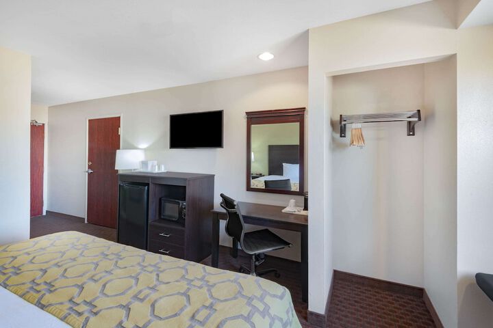 Room 25 of 33