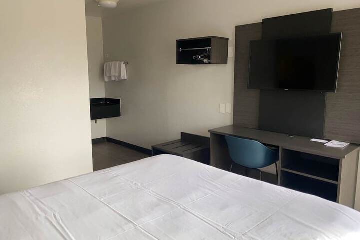 Room 33 of 41