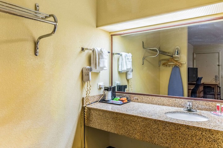 Room 15 of 26