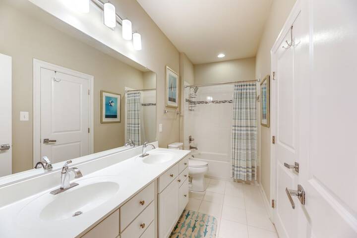 Swim Hike & Chill: Spacious Ocean View Townhome!