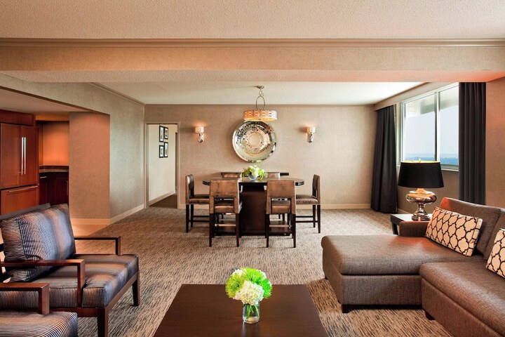 Sheraton Greensboro at Four Seasons