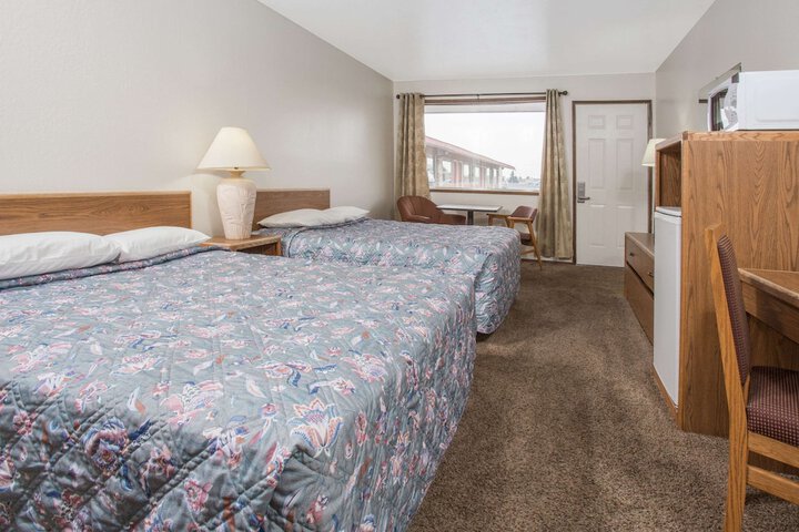 Room 13 of 27