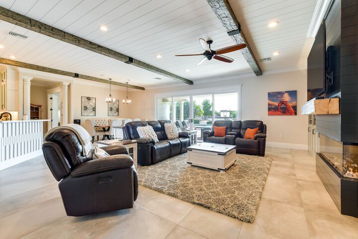 Spacious Queen Creek Home w / Hot Tub & Pool!
