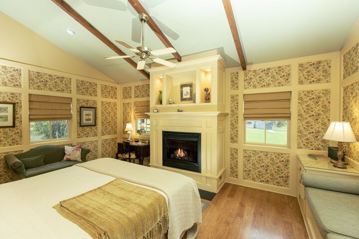 Room 22 of 76