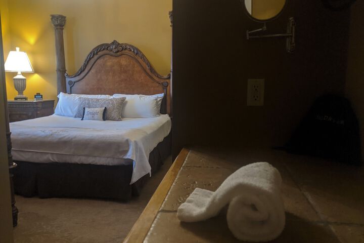 Room 25 of 100