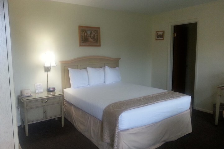 Room 17 of 36