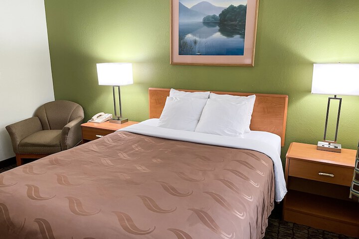 Hudson Inn & Suites
