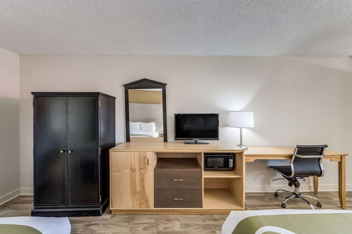 Room 13 of 31