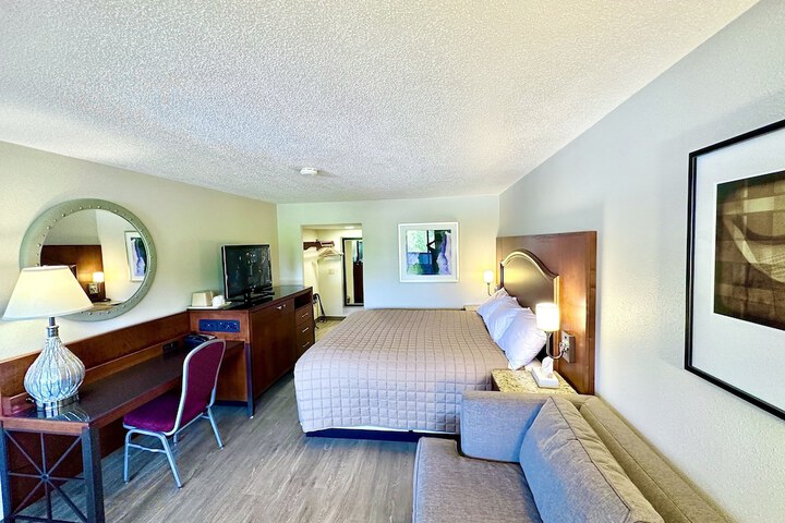 Room 3 of 7