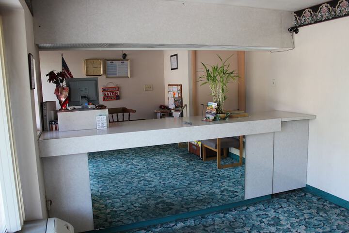 Room 9 of 12
