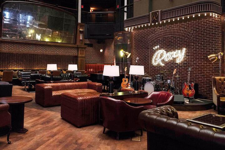 Lounge 56 of 82
