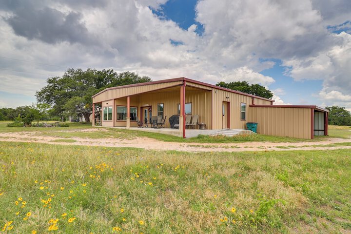 Bertram Ranch Property w / Patio & Gas Grill!