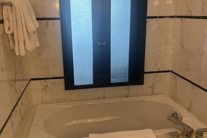 Room 46 of 77