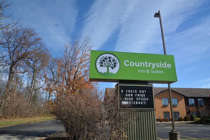 Countryside Inn & Suites