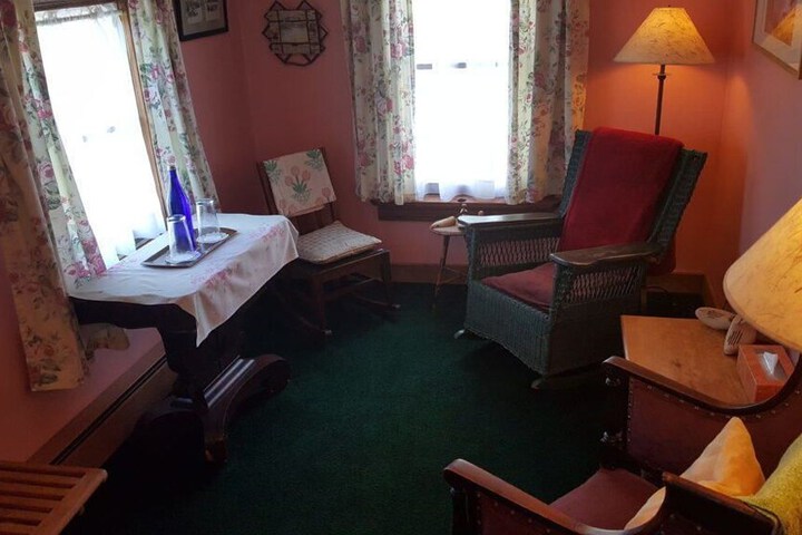 Room 4 of 11