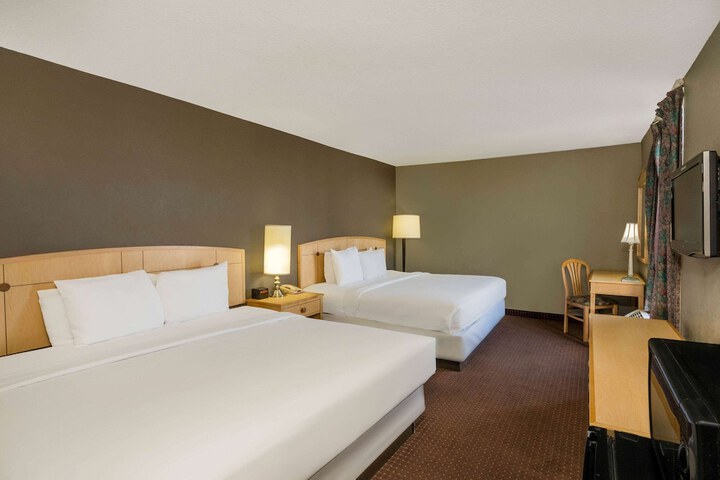 Travelodge by Wyndham Memphis Airport / Graceland