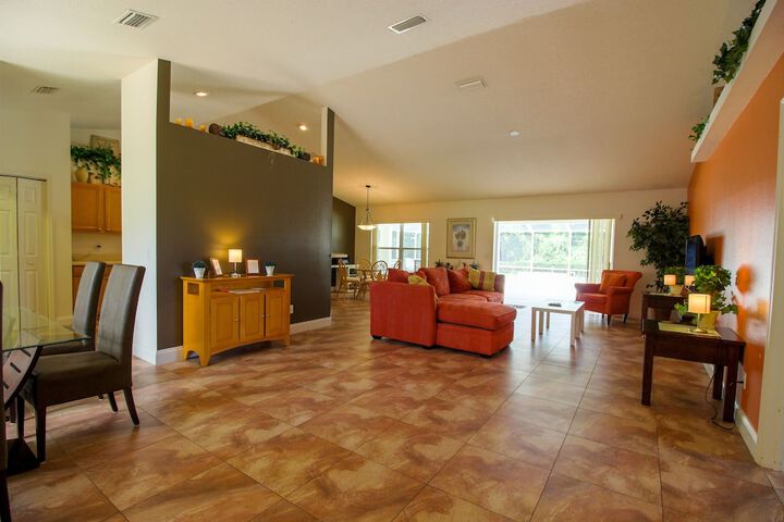 Room 12 of 25