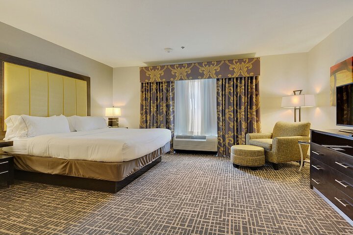 Holiday Inn Express & Suites Gonzales by IHG