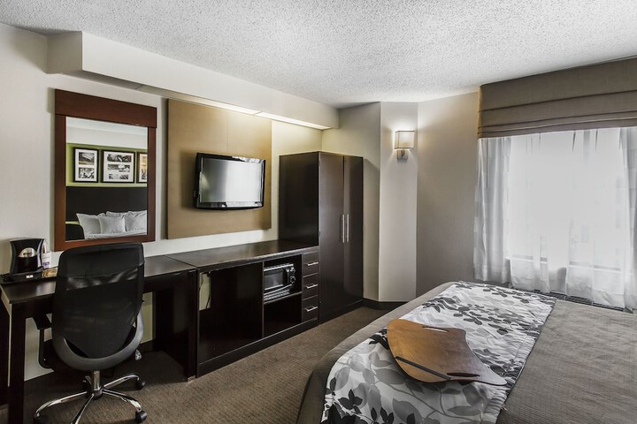 Room 20 of 33