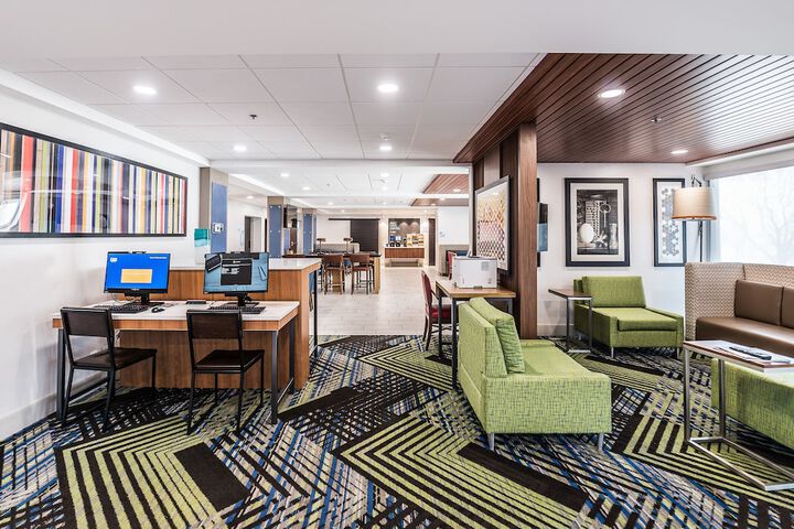 Holiday Inn Express Flint-Campus Area by IHG