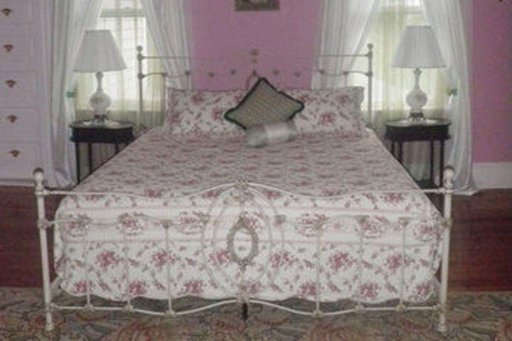 Butterfly Mansion Bed & Breakfast No Pets Allowed