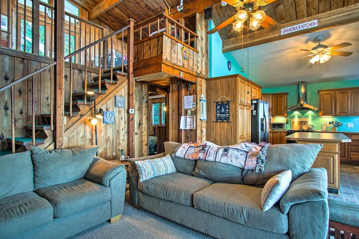 Lakefront Montague Cottage w / Deck & Beach!