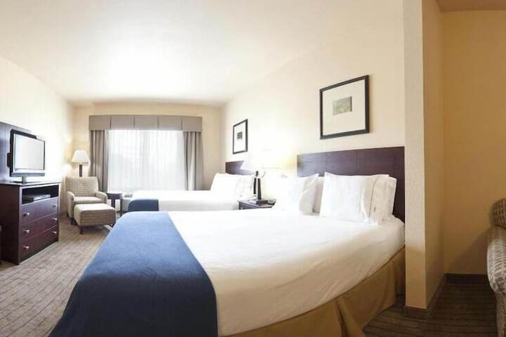 Holiday Inn Express & Suites Marshall by IHG
