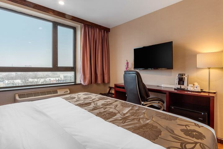 Room 13 of 35