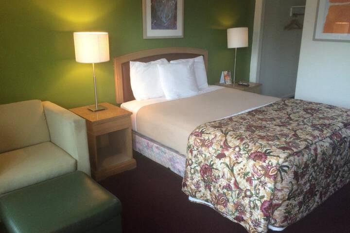 Room 12 of 37