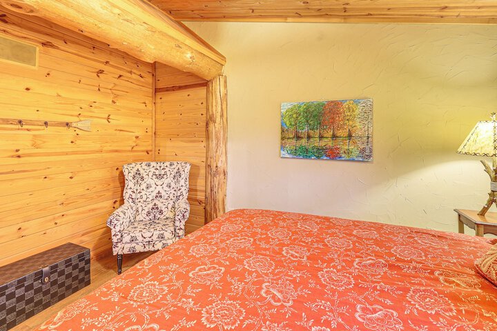 Fish Boat & Hike: Pet-friendly Cabin in Arkansas