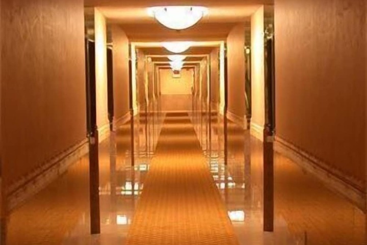 Ballroom/Hall 34 of 35