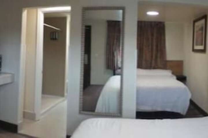 Room 11 of 16