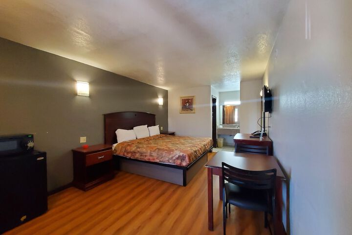 Room 33 of 43