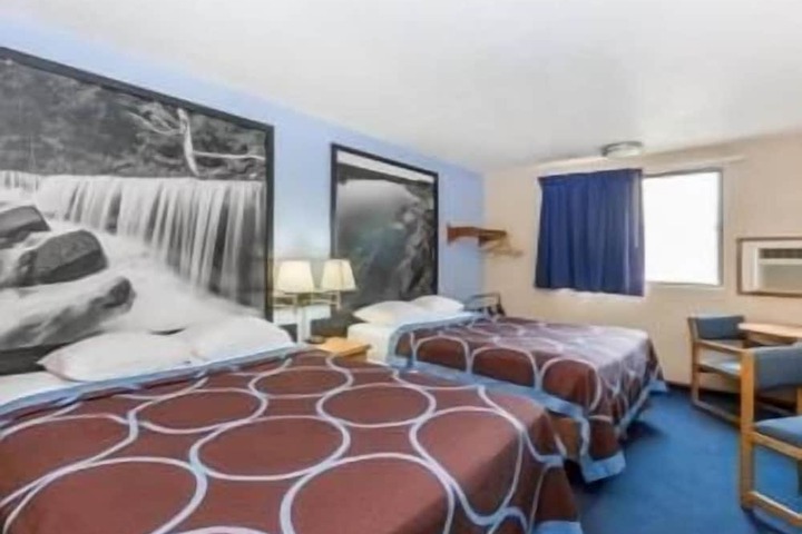 Room 17 of 28