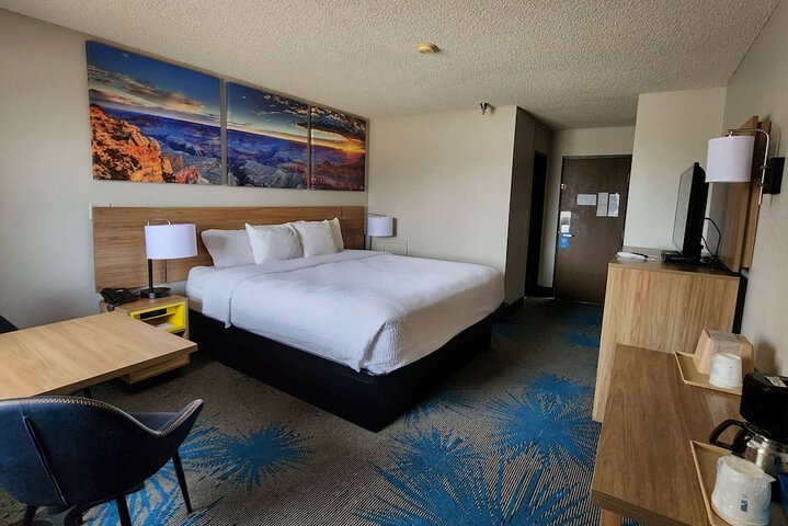 Room 10 of 33