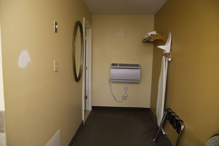 Room 33 of 37