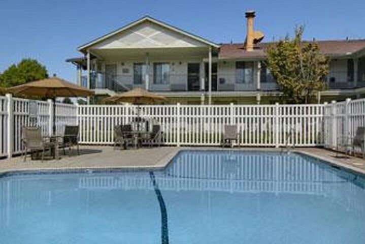 Super 8 by Wyndham Creswell / South Eugene