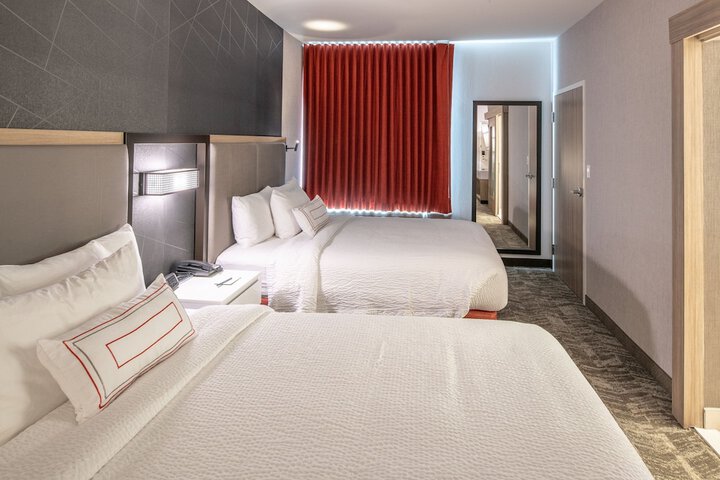 Room 32 of 66