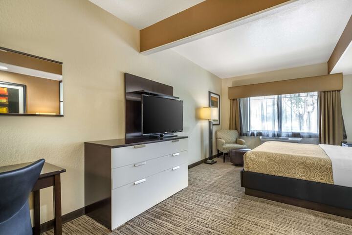 Room 13 of 28