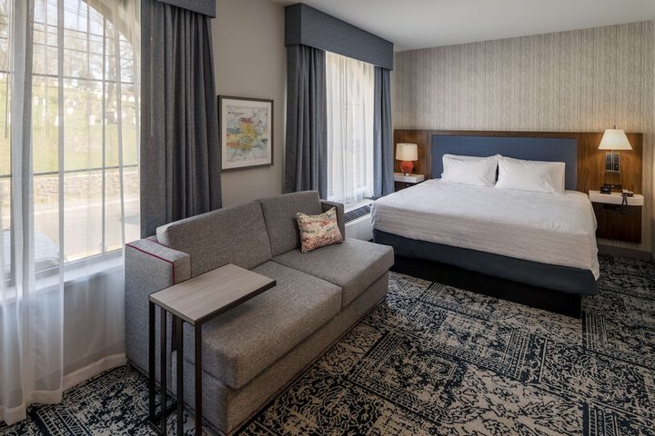 Hampton Inn & Suites Huntington Downtown