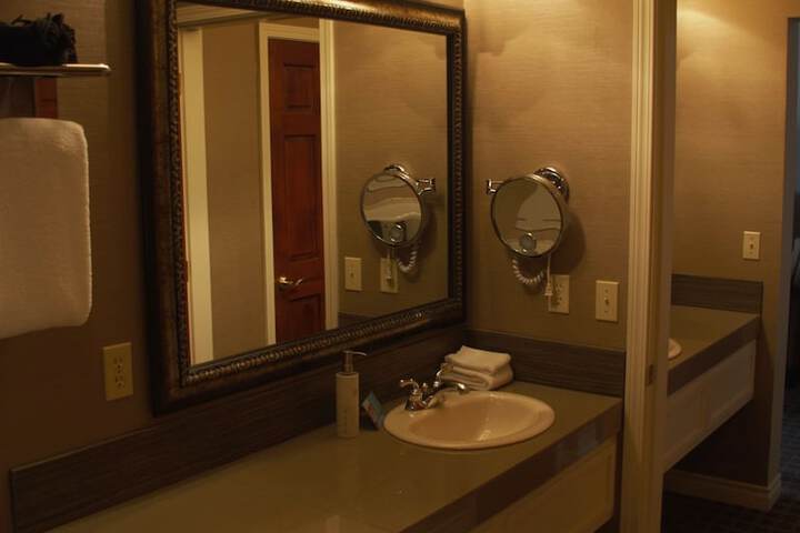 Room 21 of 37