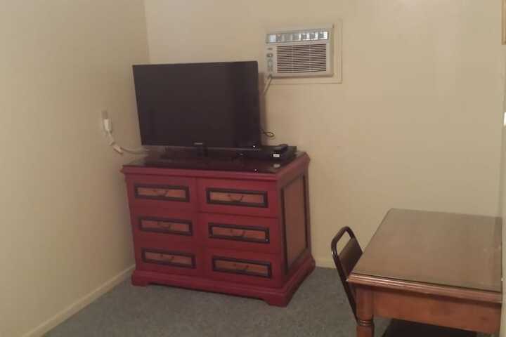 Room 13 of 36