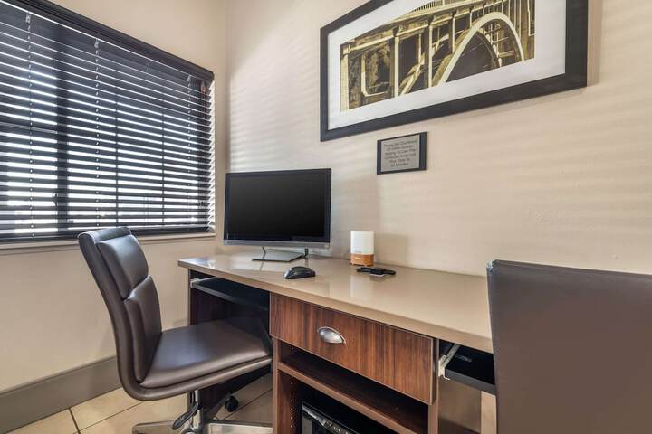 Business Center 60 of 61