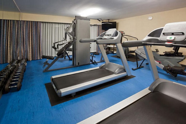 Holiday Inn Toronto Airport East by IHG