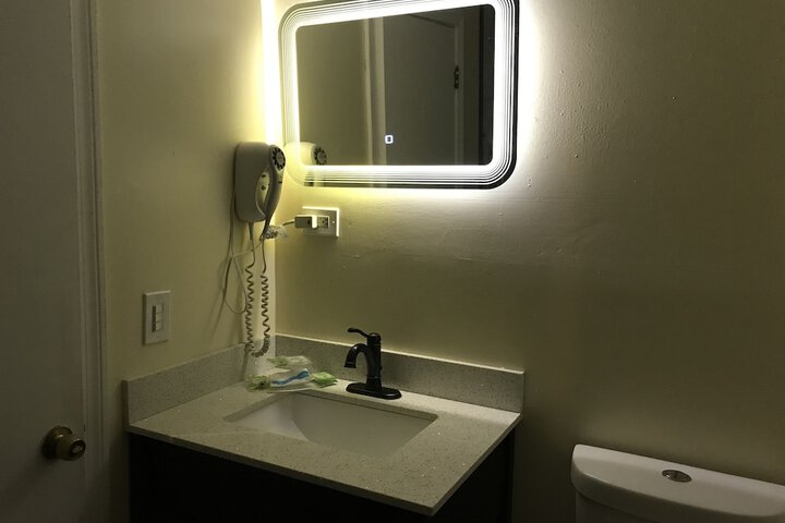 Room 9 of 16