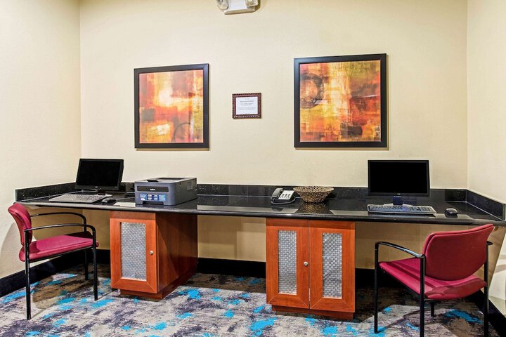 Business Center 39 of 40