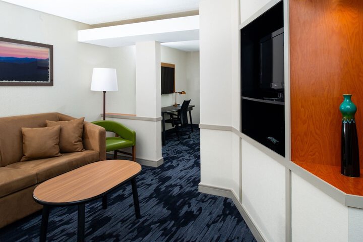 Room 8 of 33