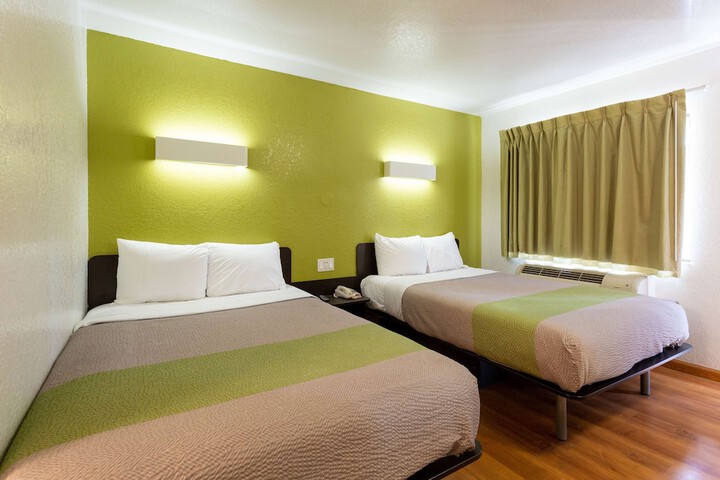 Room 12 of 34
