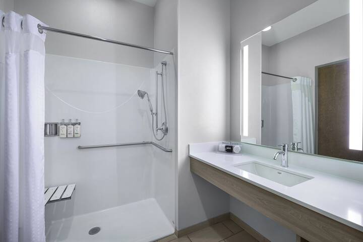 Holiday Inn Express Hotel & Suites Belgrade by IHG
