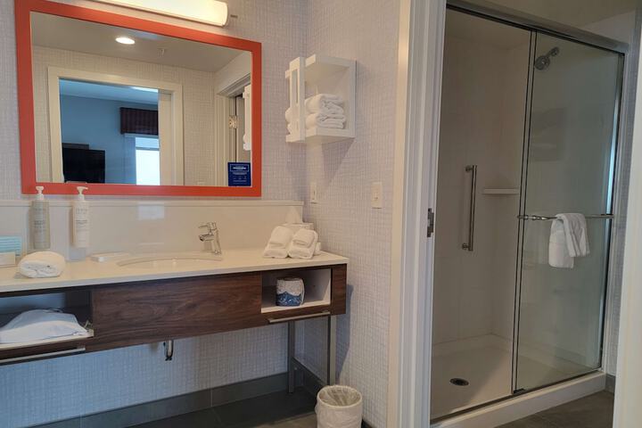 Hampton Inn & Suites Erie Bayfront